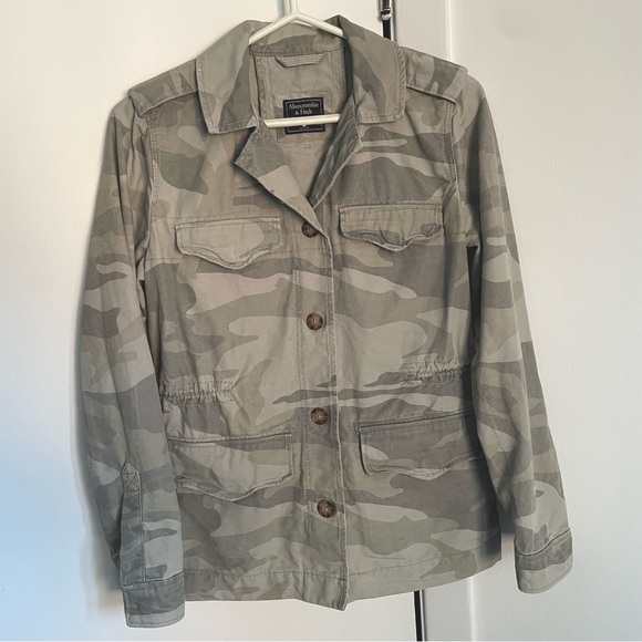 Women’s Abercrombie & Fitch Camo Jacket Size S - Picture 4 of 5
